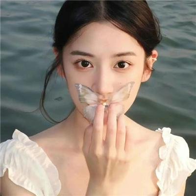 明月曾照彩云归